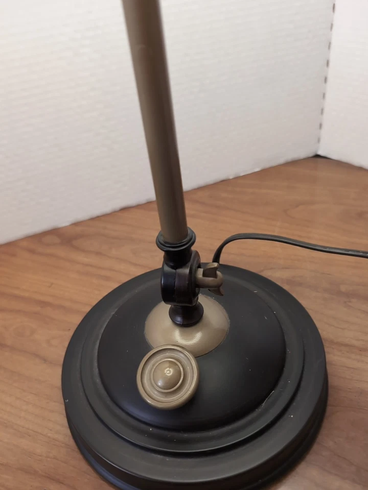 Lámpara de mesa ajustable Quoizel Foto 3 de 4