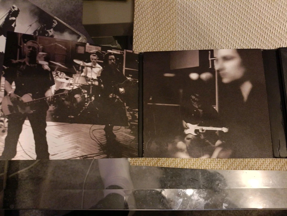 U2 - Achtung Baby | 2 CDs | Remastered Deluxe Edition 2011 | Enhanced Box Set - Bild 4 von 4