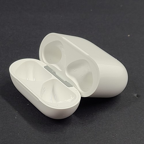 Apple AirPods 4th Gen ANC Charging Case MagSafe Genuine Replacement Only - A3059 - Photo 5 sur 8