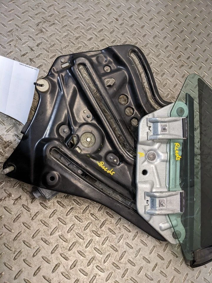 Cuarto de cristal derecho pasajero convertible se adapta a 11-15 CAMARO 1176317 Foto 2 de 4