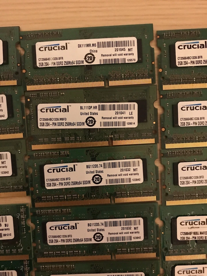 Lots of 20 Crucial 2GB 204-PIN DDR3 256Mx64 SODIM Laptop Memory CT25664BC1339 - Image 2 of 4