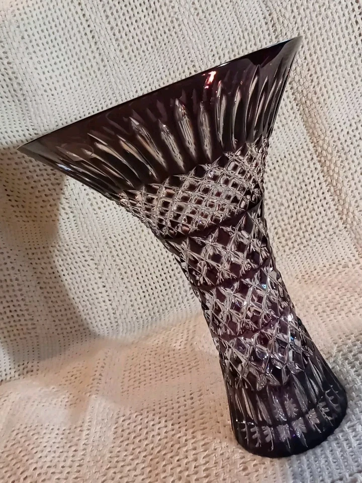 Antigo.Uniq Ajka cristal 24% Pbo intrincado vermelho rubi cortado à mão em vaso de cristal. Hungria - Imagem 4 de 4