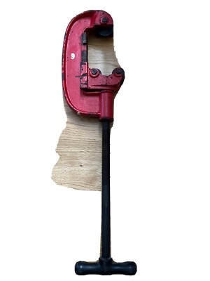large pipe cutter.  Easy thread adjustment. cuts copper, brass, pvc etc.