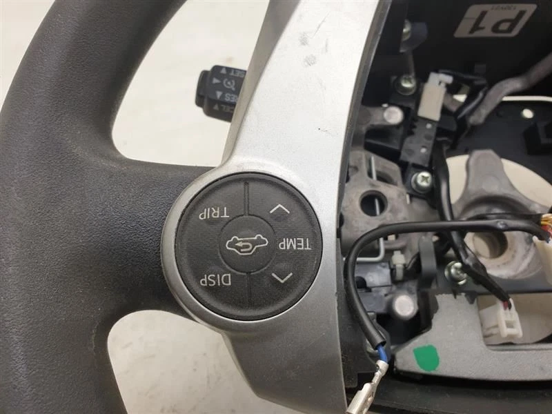 Toyota Prius V-Five 2012 volante  Foto 2 de 4