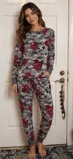 Betsey Johnson Sz Med 2 Pc Thermal Pajamas Gray Camouflage With Pink Roses