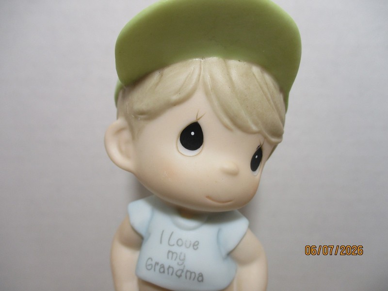 Precious Moments Figurine - Grandma I'll Never Outgrow You