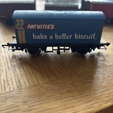 Hornby Railways McVitie’s “Bake a Better Biscuit” Box Van Wagon OO Gauge