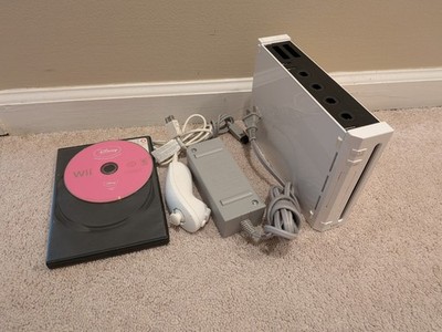Nintendo RVL-101 Wii Console - White W/ AC Nunchuk And Game 