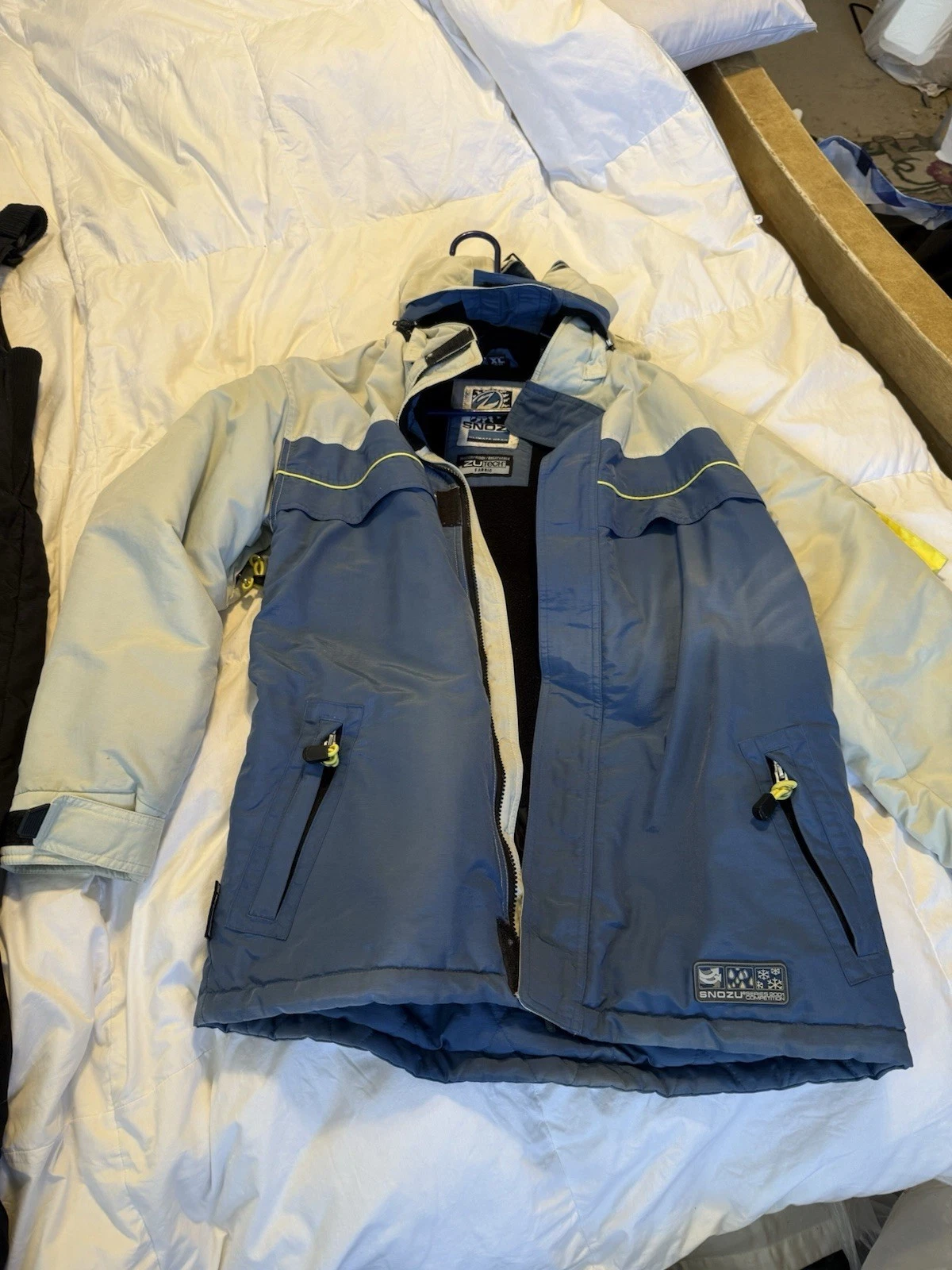 Snozu Men's Large Softshell Fleece Jacket with pants White/Gray, Full Zip,