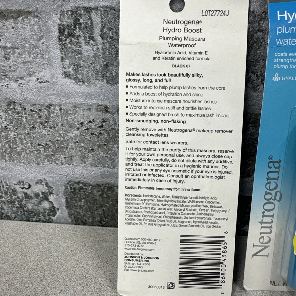 4PK Neutrogena Hydro Boost Plumping Mascara ~ WATERPROOF ~ 07 BLACK ~ 0.21 OZ EA - Image 2 of 3