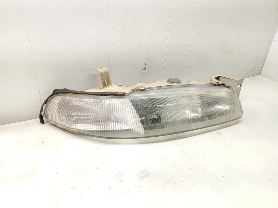 Faro derecho pasajero Mazda 626 1993-1997 OEM, 114-58364R Foto 2 de 4