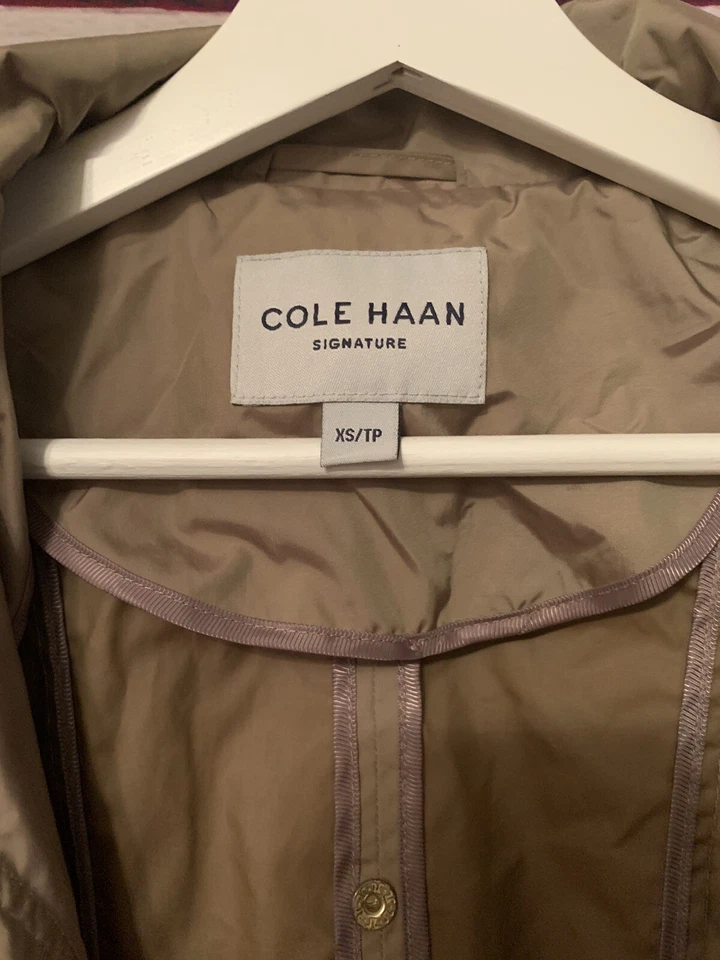 Chaqueta cortavientos COLE HAAN para mujer camel ligera con cremallera frontal talla XS Foto 2 de 4