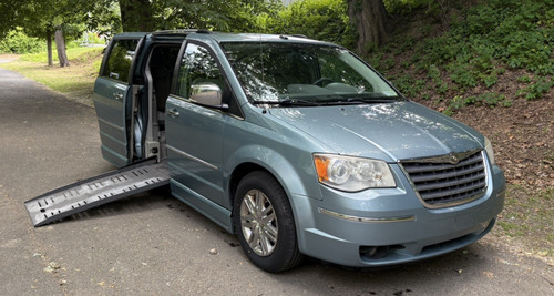 2010 Chrysler Town & Country LIMITED