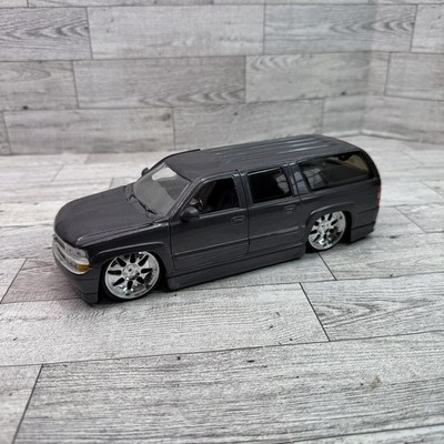 Jada Toys DUB CITY 2000 CHEVY SUBURBAN Gray 1:24 Scale Diecast Model Car