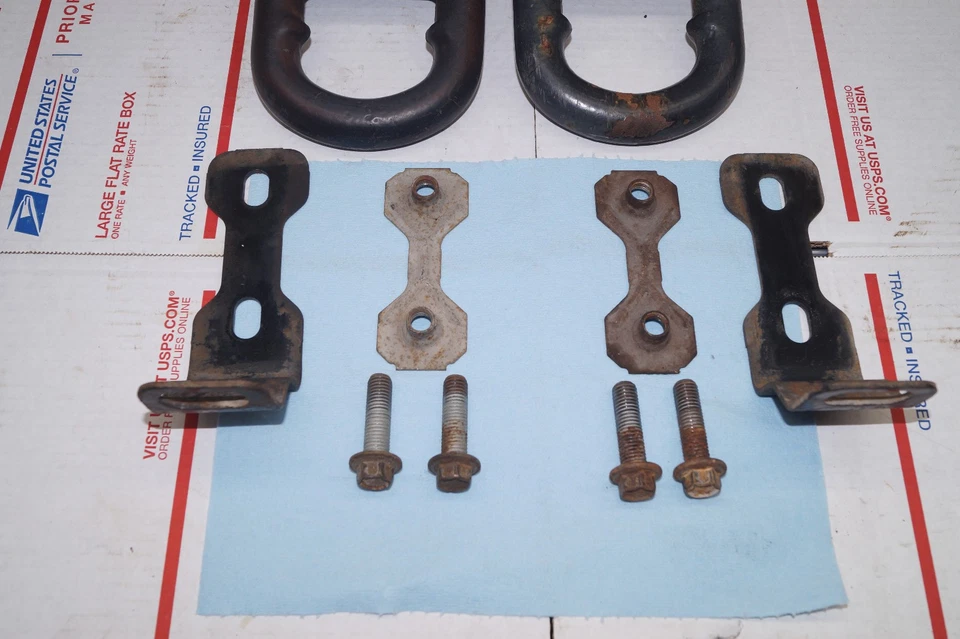 01-05 Juego de ganchos de remolque delanteros Ford Explorer Sport Trac par con pernos y soportes OEM Foto 2 de 4