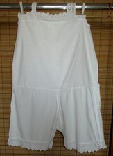 WEISSER BODY - MIT PO-LUKE - SPITZE - LEINEN/COTTON - ANTIK - GR. M - L