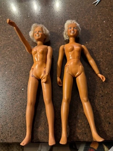 2 Vintage 1974 Kenner Dusty Doll Bendable Leg Bend Twist & Turn Lot