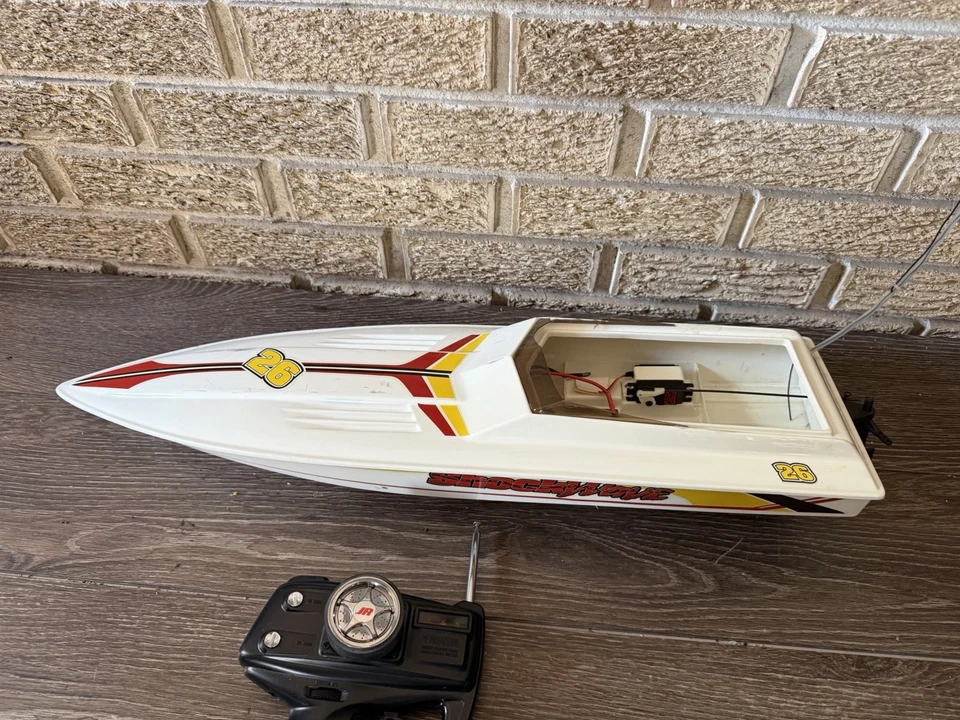 Shockwave 26 Rc boat And Matching Jr Pro Controller Ships Fast! - Image 2 of 4