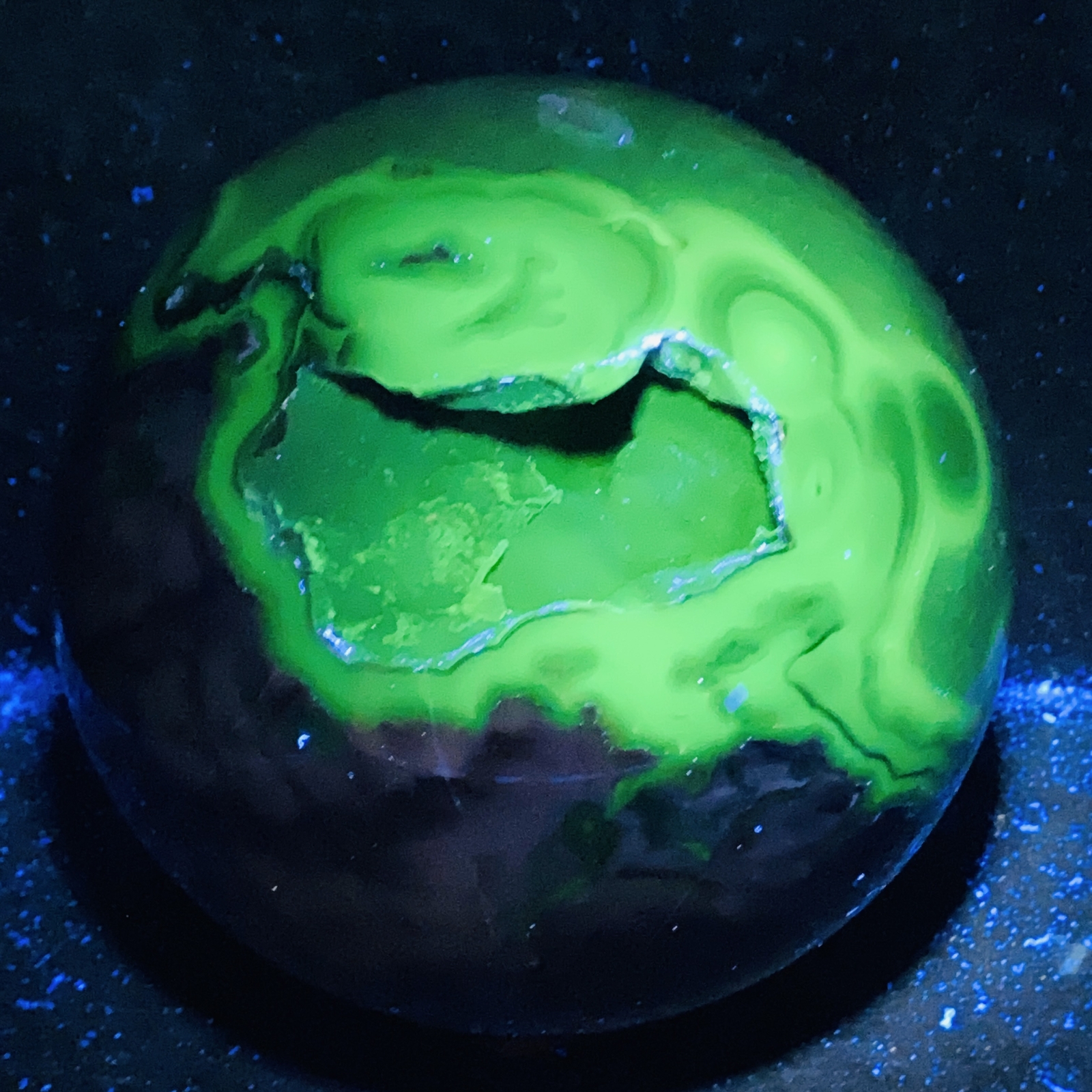 Natural Volcanic Agate Crystal Sphere 4820g UV Reactive Healing Stone