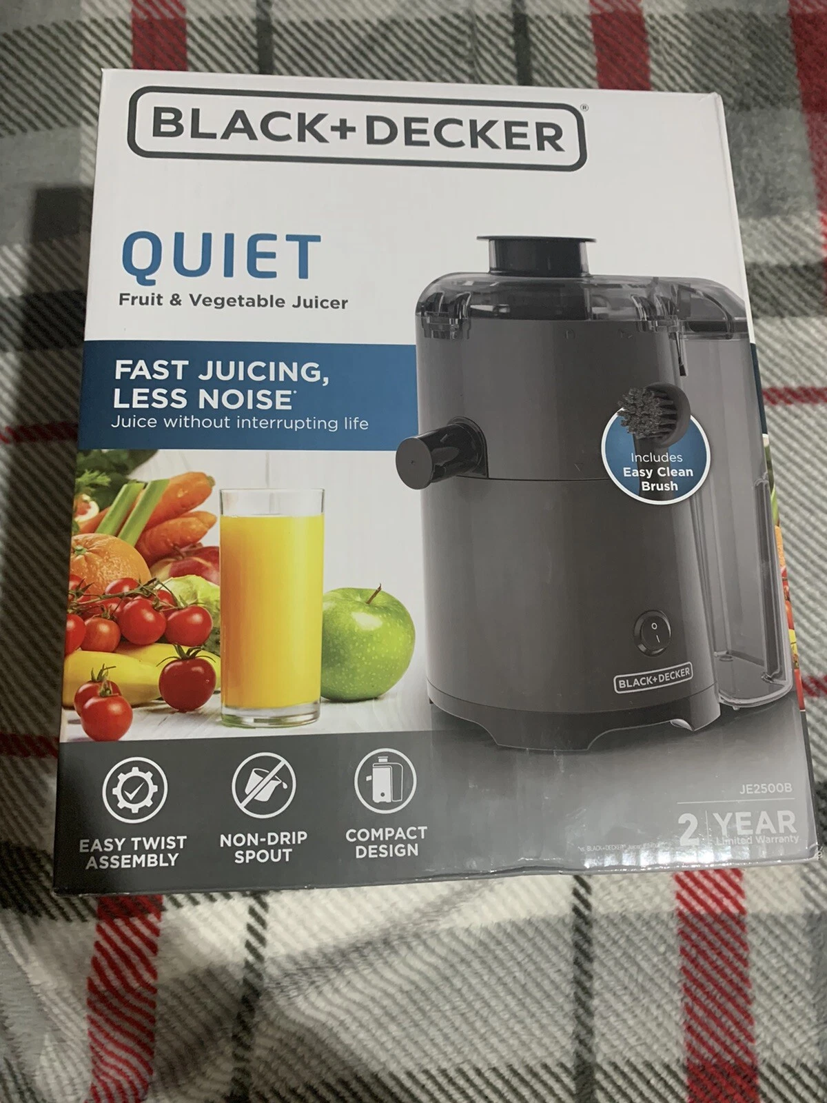Black & Decker JE2500B: Quiet Fruit & Vegetable Juicer - Black