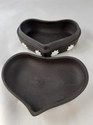 Wedgwood Heart Trinket Box Black Jasperware Hygeia Large Vintage British - Picture 6 of 9
