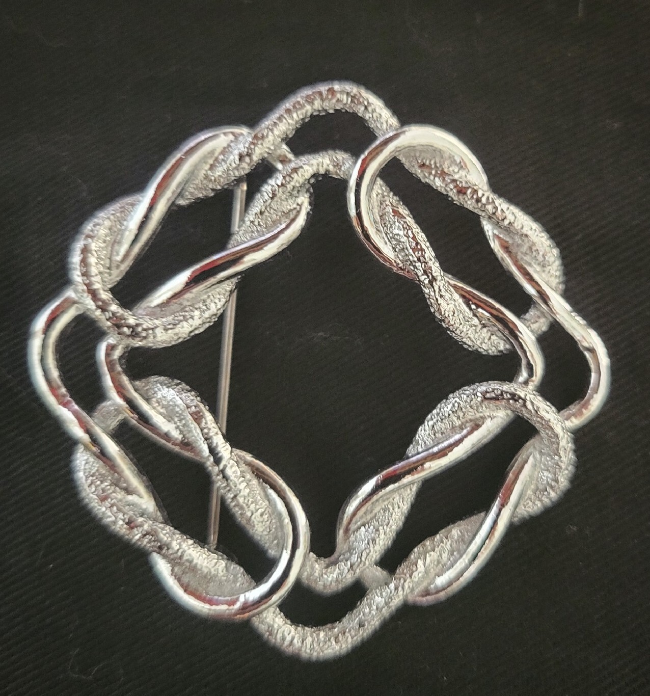 VINTAGE - SIGNED EMMONS - SILVER TONE SLIP KNOT BROOCH