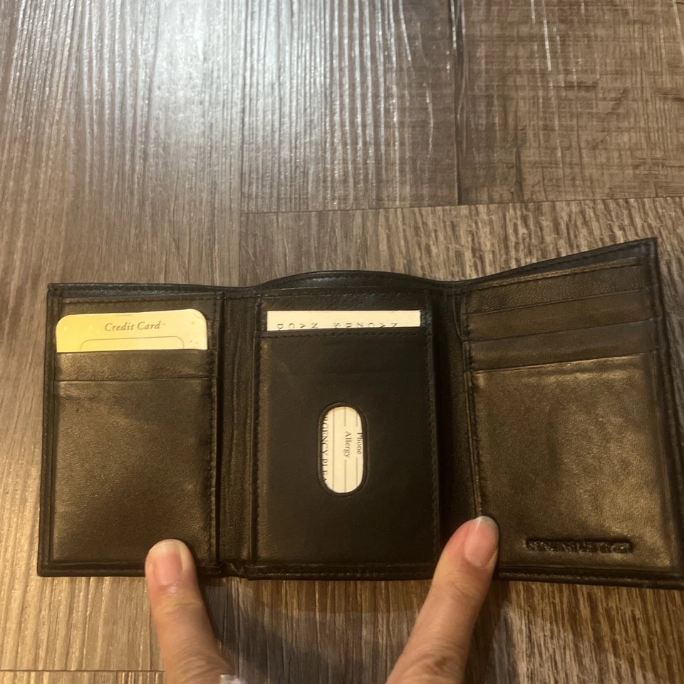 Cartera de cuero triple de 4” por 3” bordada de los Vikingos de la NFL - negra usada en excelente estado apenas usada Foto 2 de 4