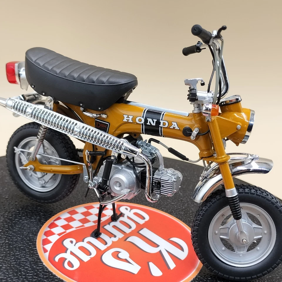 *Damaged* EBBRO 1/10 Honda Dax ST50 gold 1969 Japan Diecast Model 10006 - Image 3 of 4