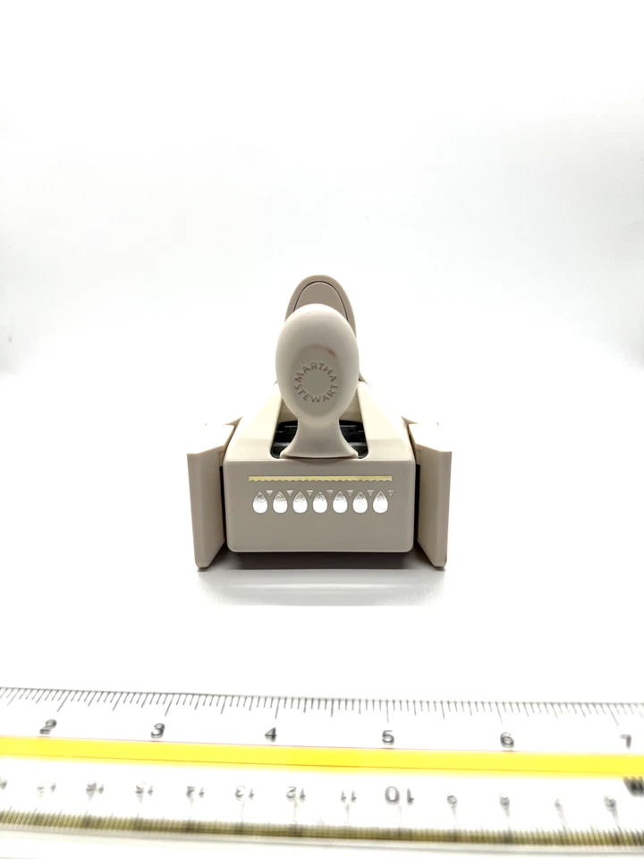 Martha Stewart Punch Around the Page Raindrop Edge Punch Foto 2 de 4