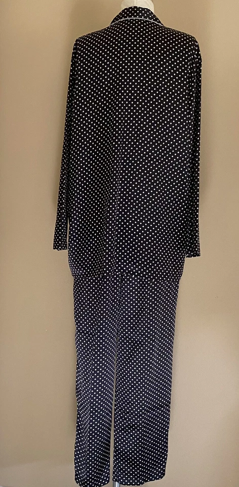 Conjunto de pijama de satén Cacique Paris azul marino con lunares blancos para mujer mediano Foto 3 de 4