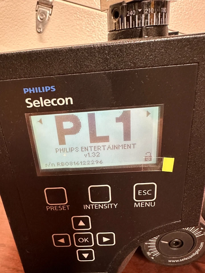 Philips Selecon PL1 RGBW LED Luminaire 90-264 VAC 1.91A 50/60hz - Image 3 of 4