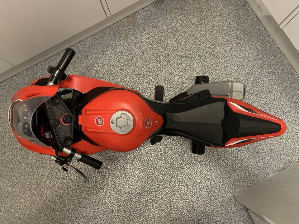 Injusa 24v Racing Fighter Ride On Motorbike Kids Electric Bike Red 6-10 Years - Image 2 of 4