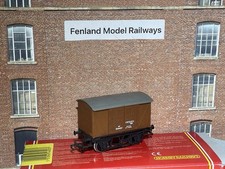 Hornby OO Gauge Model Railway R205 BR. Ventilated Van 12T, #B784287