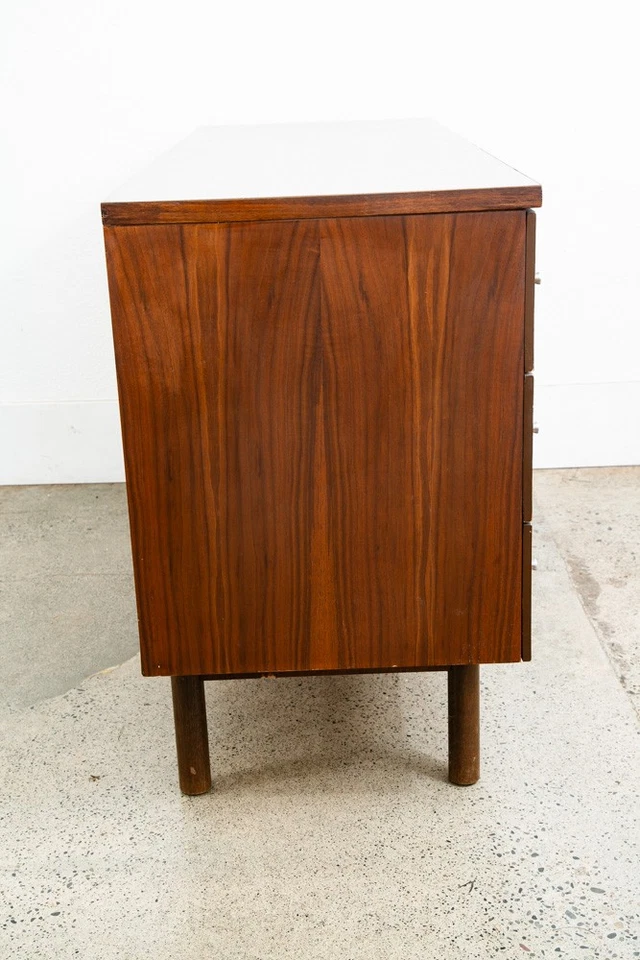 Cómoda Credenza Moderna Mediados de Siglo 6 Cajones Stanley Nogal Mcm Manijas de Metal Foto 4 de 4