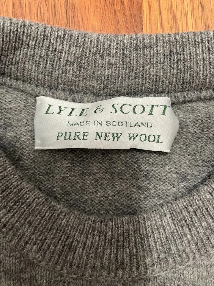 Suéter Lyle & Scott Para Hombres XL Gris Cuello Redondo Pura Lana Nueva Hecho en Escocia De Colección Foto 2 de 4
