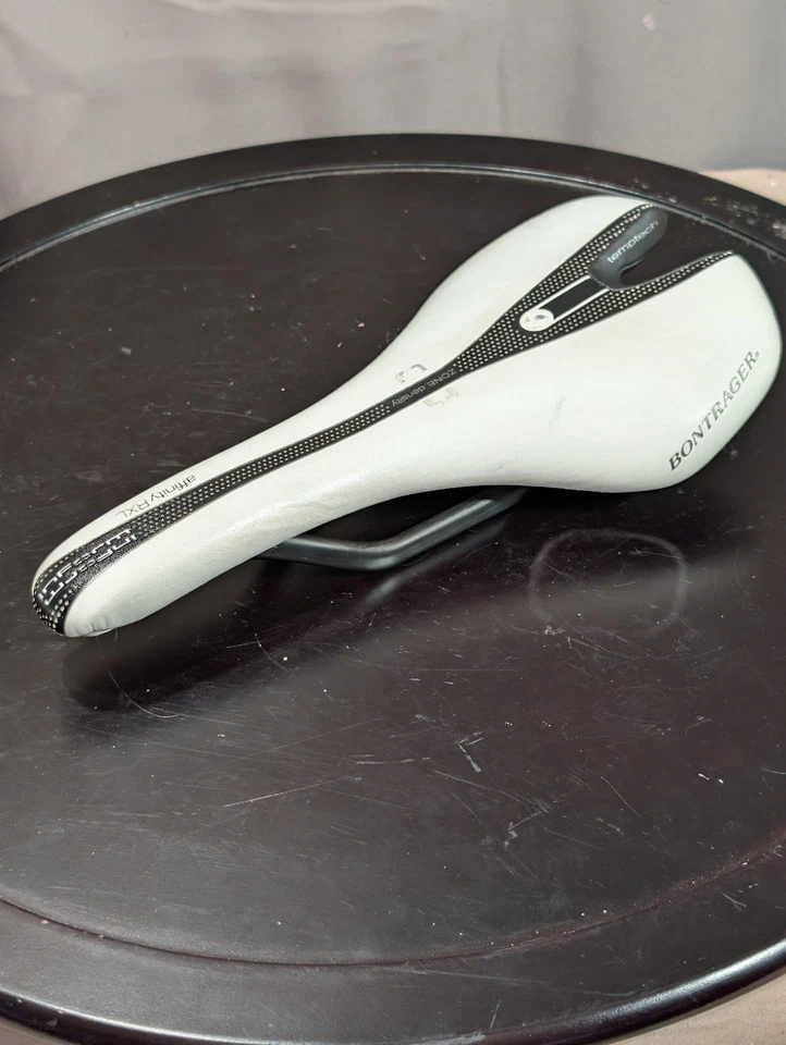 Sillín Bontrager Affinity RXL Inform rieles de carbono blanco negro talla 128  Foto 4 de 4