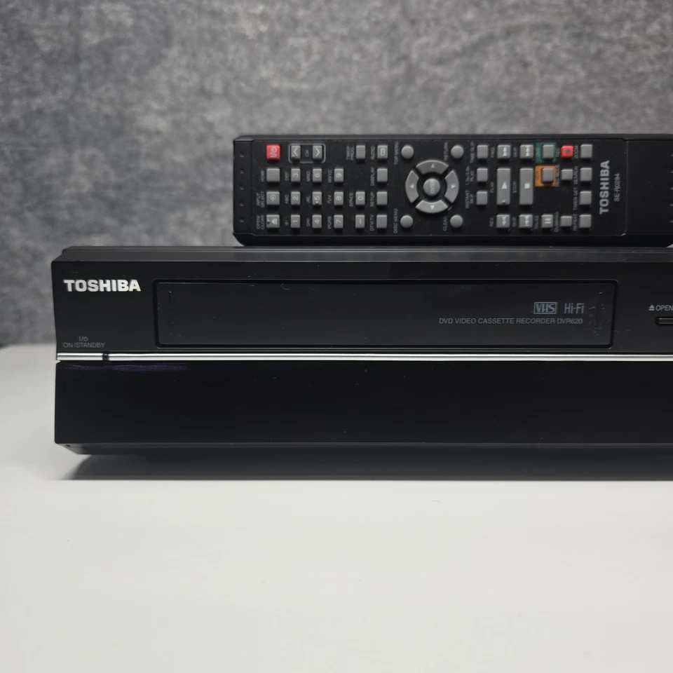 Toshiba DVR620KU DVD Recorder VCR Combo Dubbing Transfer VHS to DVD with Remote - Image 2 of 4