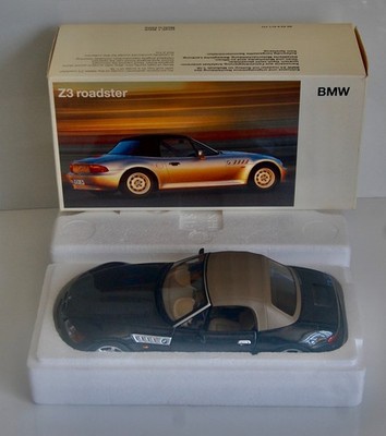 UT Models 1/18 BMW Z3 Roadster Dealer Edition. Black Sapphire Metallic. Boxed.