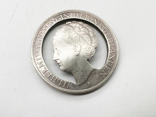ANTIQUE 1931 SILVER CUT WORK 1931 NETHERLANDS COIN KONINGIN 20g