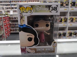 snow white and the seven dwarfs pop vinyl