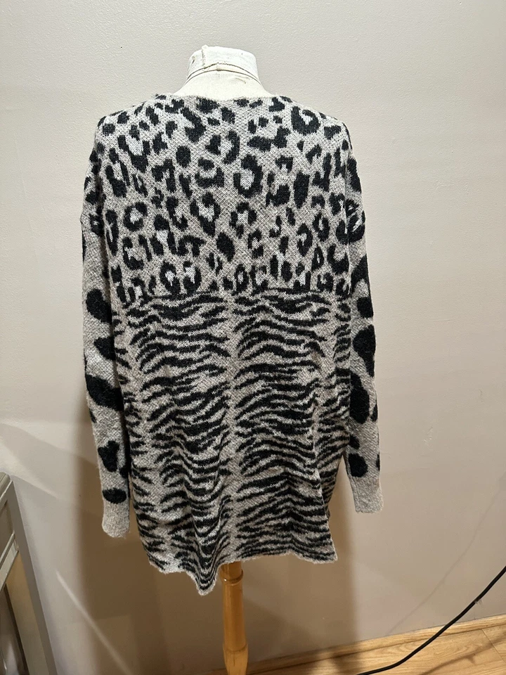 Suéter cárdigan de otoño WILDFOX para mujer talla grande gris estampado animal mezcla alpaca Foto 3 de 4