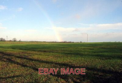 FOTOFELDER BEI SILVERHILL. DIE WUNDERBAR BENANNTEN ''BOTANY BAY WOODS'' SIND IN