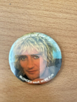 BLONDES HAVE MORE FUN WORLD TOUR 1978 ORIGINAL PIN BADGE
