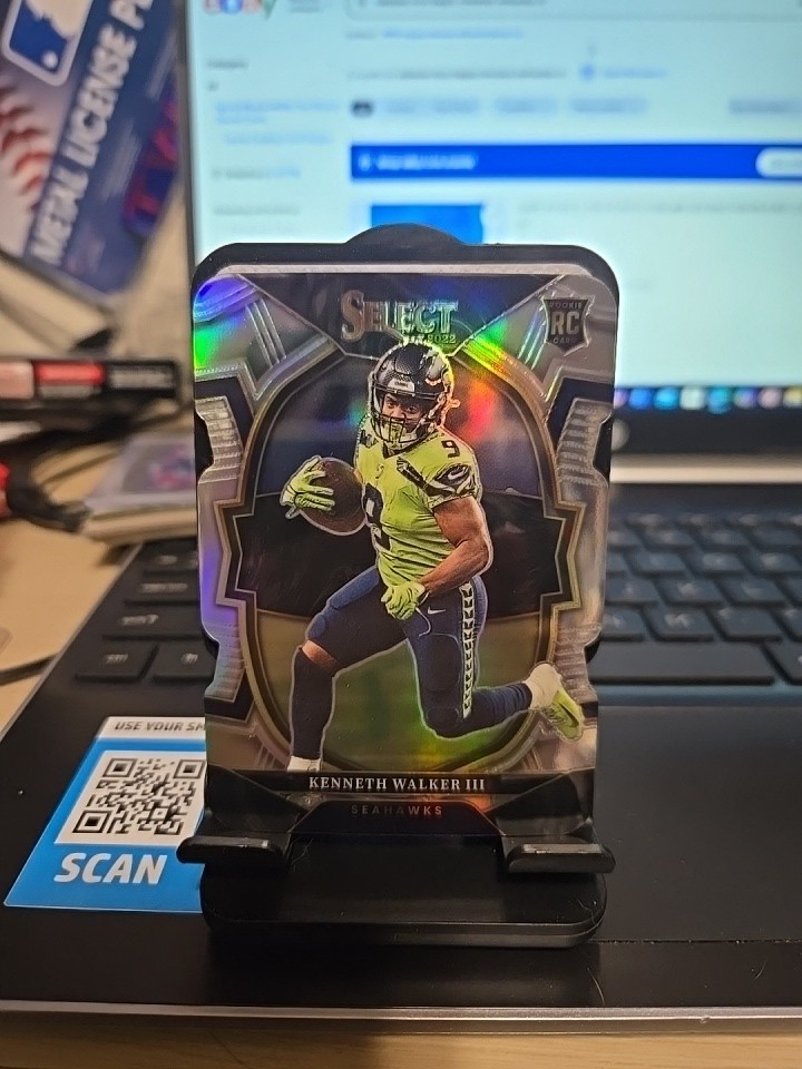 2022 Panini Select Concourse Kenneth Walker III #2 Silver Prizm Die-Cut (RC)