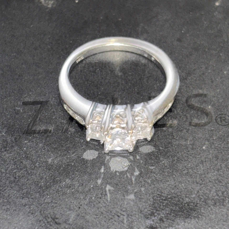 Anillo de diamantes de corte precio de oro blanco de 14 quilates - peso de diamante de 1 quilate talla 8 certificado Costco Foto 3 de 4