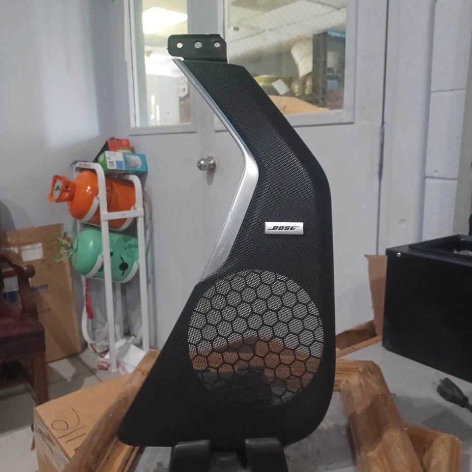 Chevrolet Suburban 2021-23, Tahoe 1500 altavoz trasero lado del conductor cubierta parrilla ¡NUEVO!! Foto 2 de 4