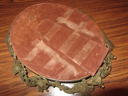Vintage Oval Ornate Victorian Style~ Brass Metal Hanging/ Standing Picture Frame - Picture 9 of 10