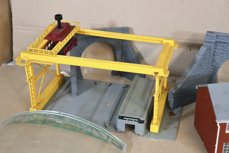 LIMA HORNBY CONTAINER TERMINAL CRANE STATION HOUSE CANOPY & BRIDGE SUPPORT 3ob - Image 2 of 4