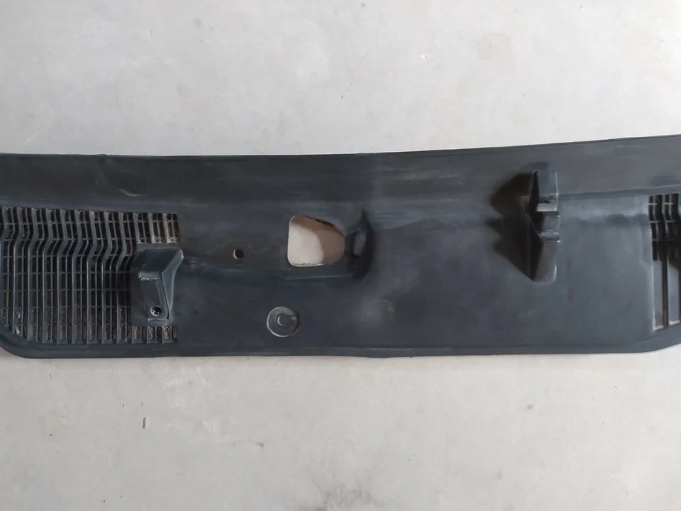 Oldsmobile 88 1999 limpiaparabrisas cubierta rejilla ventilación Foto 3 de 4