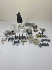  Hot Wheels Star Wars Mini Star Ships Die Cast + miniature ships + 2 cars
